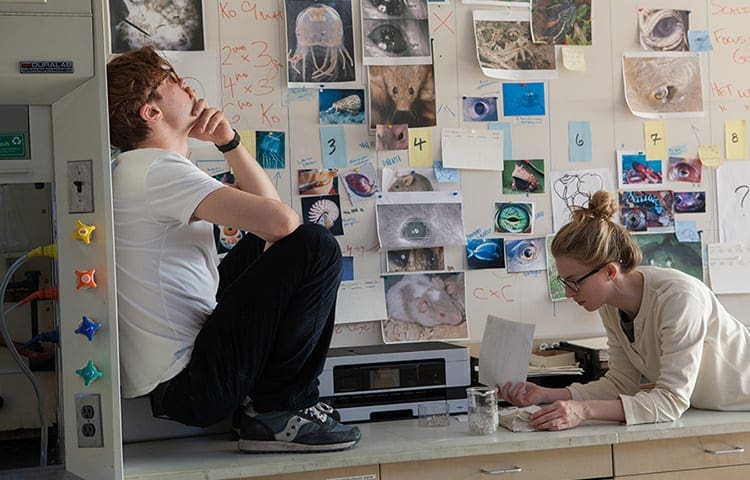 Výchozí bod / I Origins – recenze