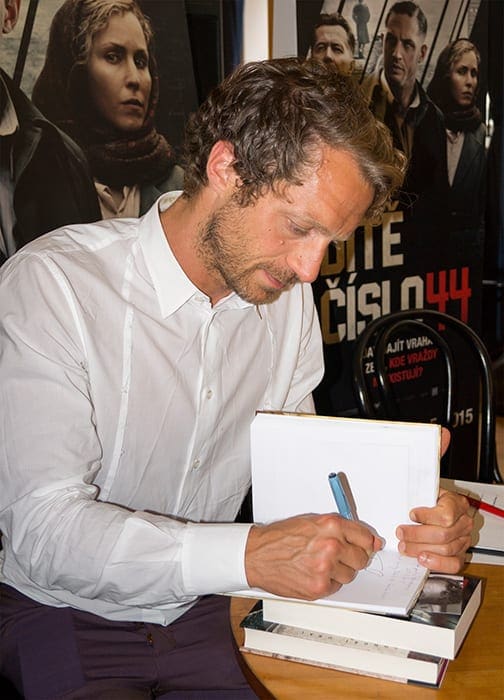 tom_rob_smith_obr_00