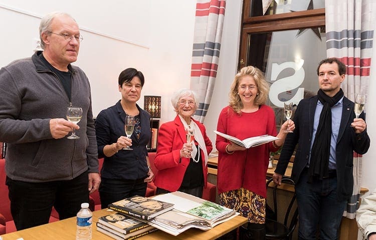 Nad knihou Krásně jsem si početl se se sektem v ruce sešli Eva Lustigová, Hana Hnátová i oba editoři