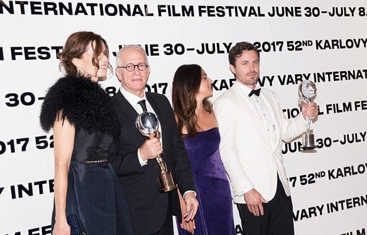 Uma Thurman, Casey Affleck a James Newton Howard na slavnostním zahájení 52. MFF Karlovy Vary
