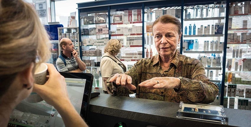 Recenze Teroristka: Iva Janžurová to natře Martinu Hofmannovi, ale co na to divák?