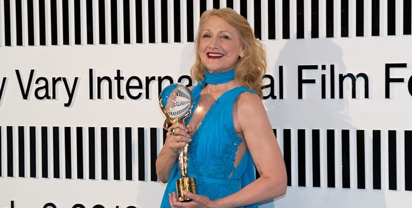 54. MFF Karlovy Vary končí: Patricia Clarkson a Vladimír Smutný převzali Křišťálový glóbus