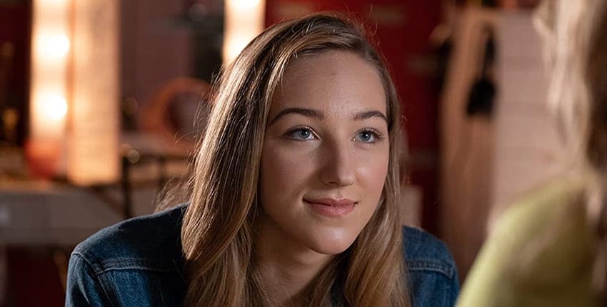 Recenze Čára: Klasický americký film ze střední školy se zakomplexovanou hrdinkou a nalezením pravé lásky