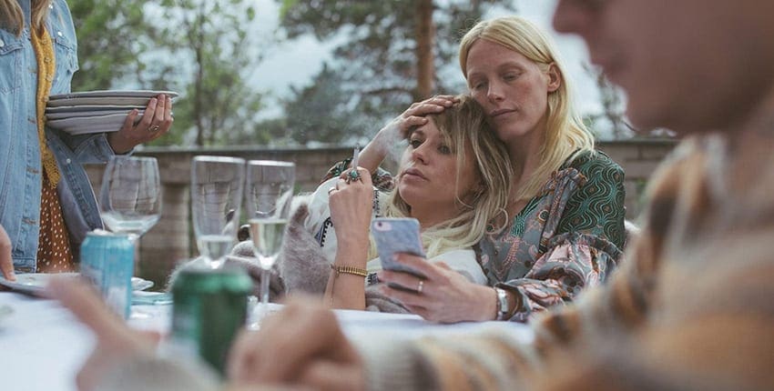 Recenze: Víkend na chatě nás vezme mezi finské přátele, kteří neví co se životem