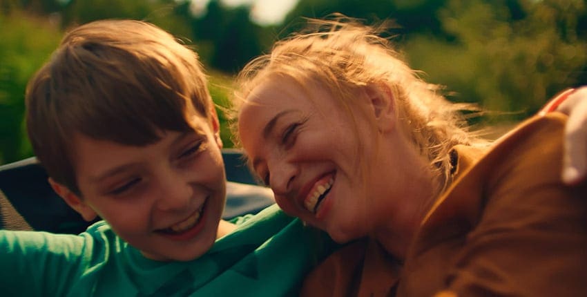 Recenze Léto patří rebelům: Mezinárodní projekt, který příjemně překvapí vyvážeností humoru a melancholie