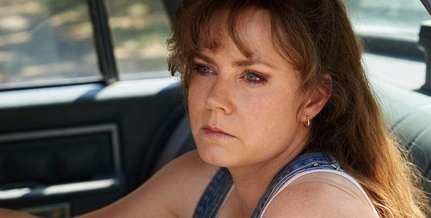 Recenze: Americká elegie je vyhrocené, ale rozpačité, rodinné drama, které nejvíce zaujme hereckými výkony