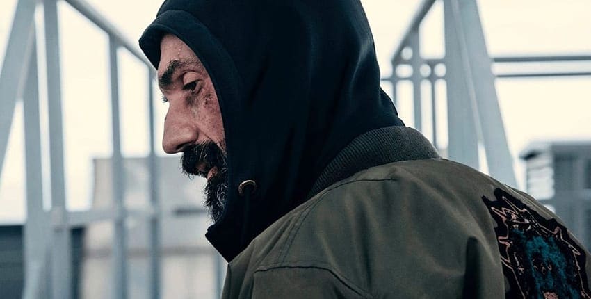 Recenze Bestie: Válečný veterán se utká s italskou mafií. Přemůže ho neoriginální zápletka