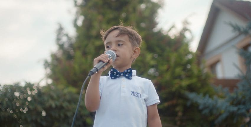 Recenze Každá minuta života: Kontroverzní styl výchovy vyzývá diváka k přemýšlení, tvůrci si však zachovávají až zvláštní odstup