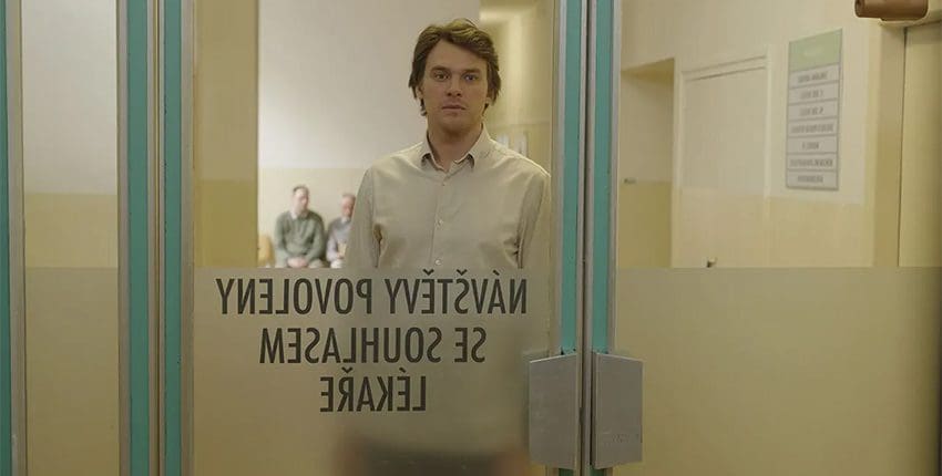 Recenze Zpráva o záchraně mrtvého: Úspěšně umrtví téměř každého diváka