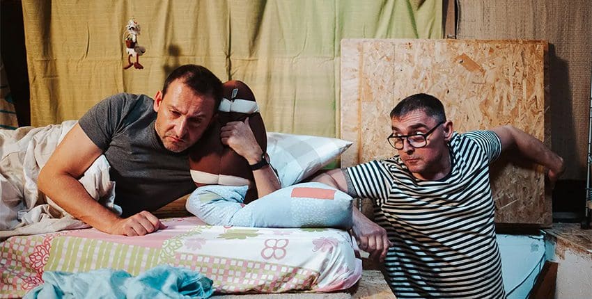 Recenze: Střídavka nepřináší nic objevného, i přes to však nepatří ke dnu současných českých komedií