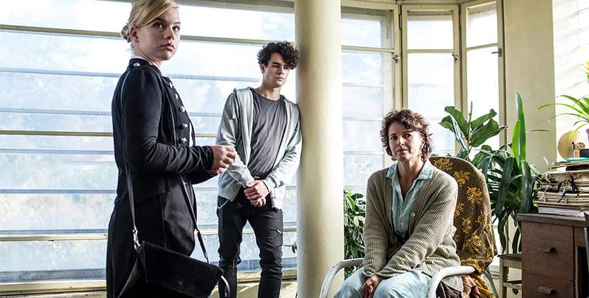 Recenze Erhart: Celovečernímu debutu Jana Březiny selhává scénář, nezachrání ho nadčasovost ani tajemná atmosféra