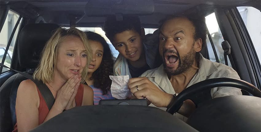 Recenze: Film Máme prachy! vypráví bláznivé příběhy a může si to dovolit 