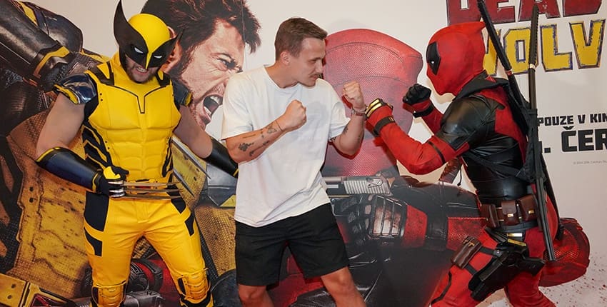 Slavnostní premiéra Deadpool & Wolverine se nesla v duchu přátelských soubojů i žhavých objetí