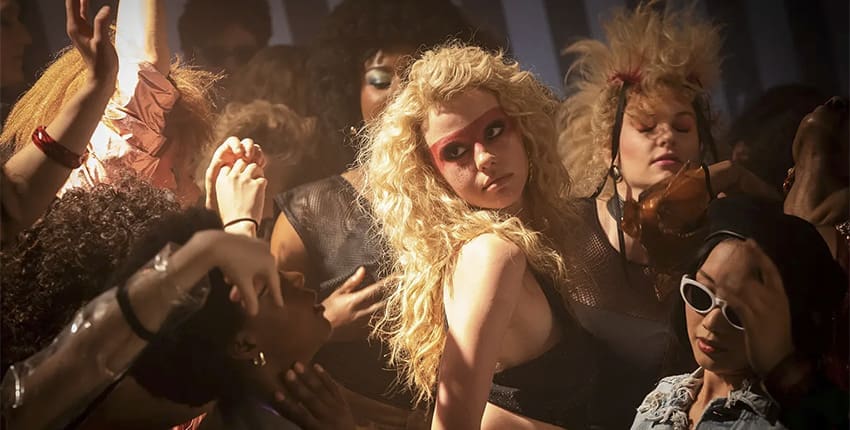 Recenze: MaXXXine je pečlivě natočená pocta osmdesátkám, ale ne nutně zábavná