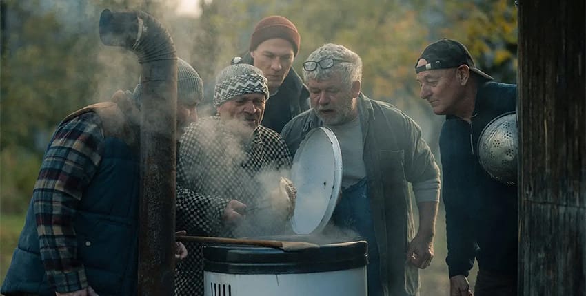 Recenze: Mord je krásné rodinné drama s příchutí vepřového