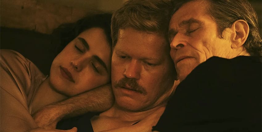 Recenze Milé laskavosti: Yorgos Lanthimos po Chudáčcích zabředá do dalšího bizáru, tentokráte však s menší grácií