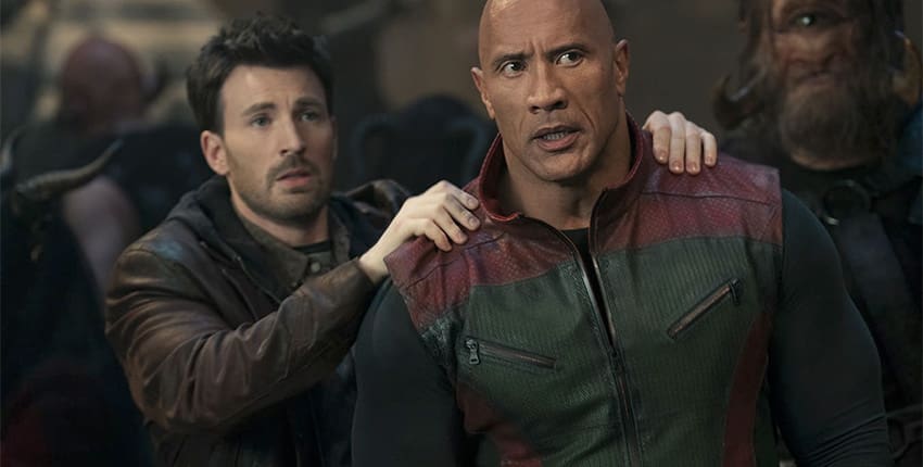 Recenze Red One: The Rock a Evans pobíhají ve směšných situacích, ale zábava to není