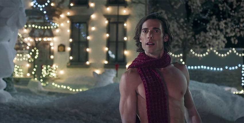 Recenze: Planoucí sněhulák je neškodná romantická komedie s mrazivým kouzlem