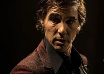 Recenze: Aznavour nám nabízí spíše tu líbivou tvář slavného šansoniéra