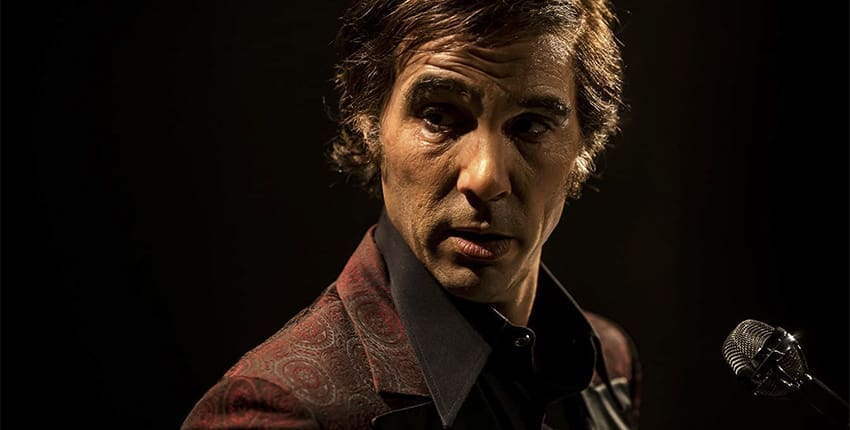 Recenze: Aznavour nám nabízí spíše tu líbivou tvář slavného šansoniéra