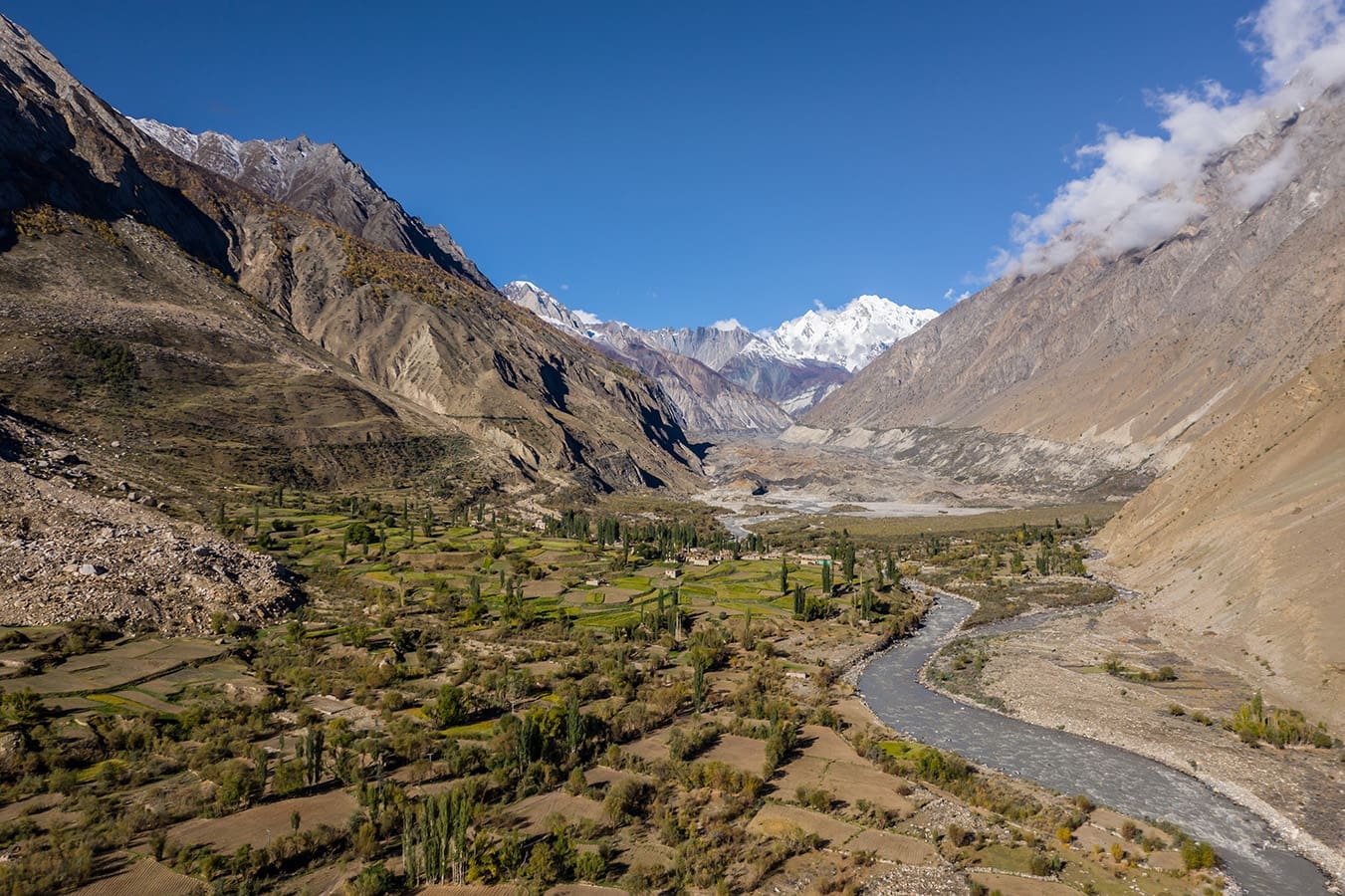 Za oponou velehor (2025)