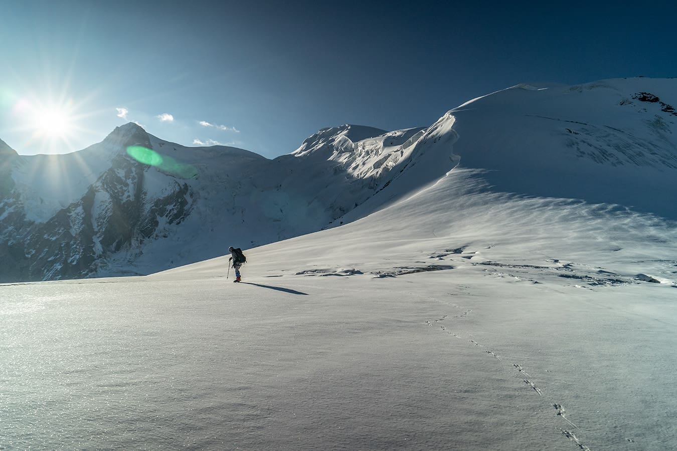 Za oponou velehor (2025)