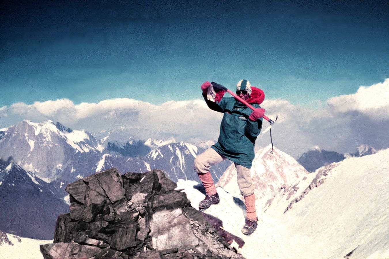 Za oponou velehor (2025)