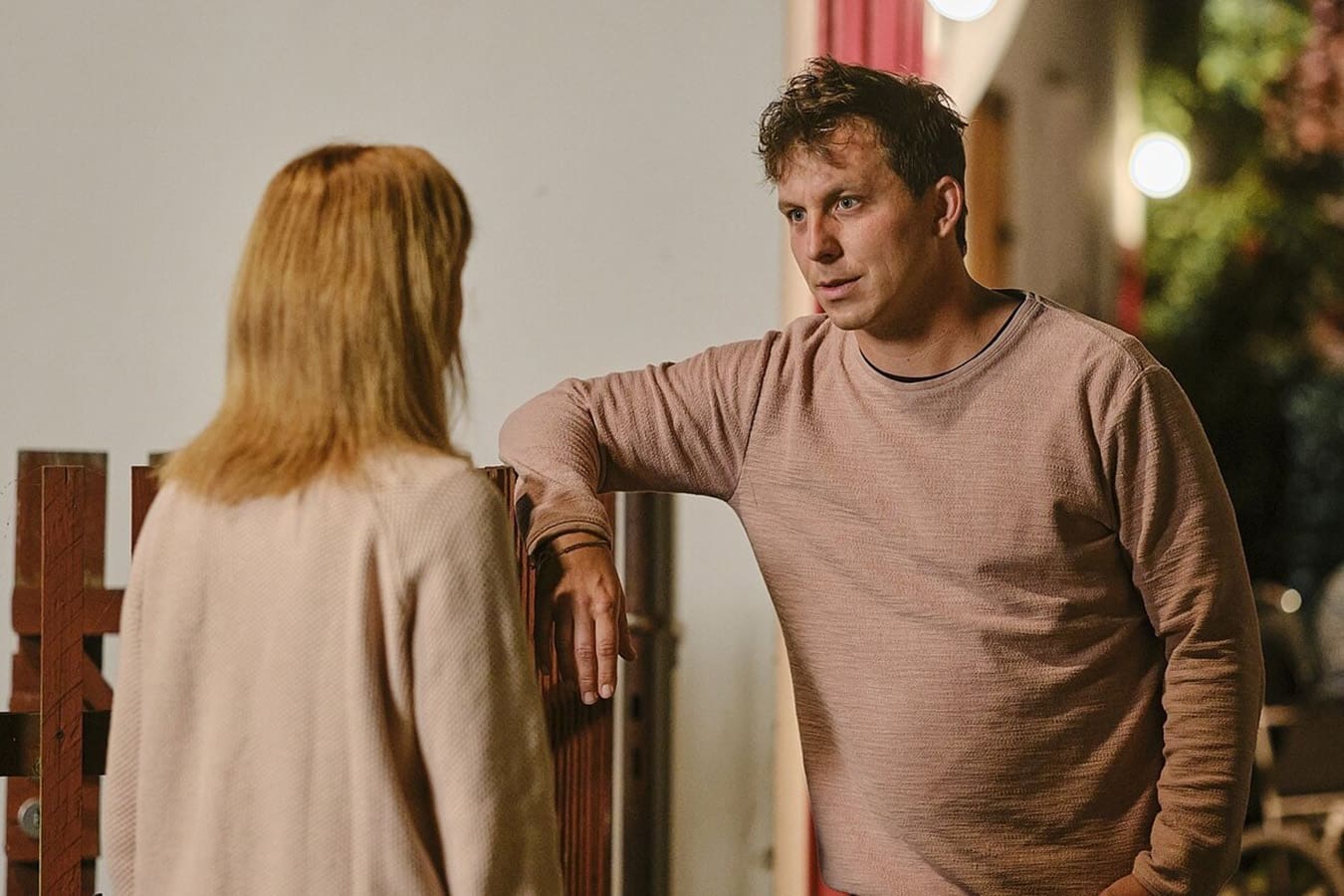 Holka od vedle (2025)