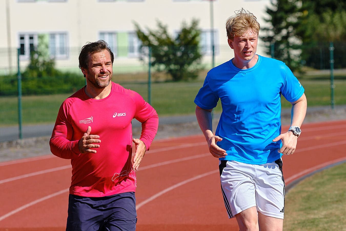 Holka od vedle (2025)