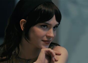 Recenze: Společník umí napínat, překvapit a bavit!