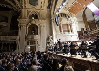 Známé hudební motivy z řady českých filmů a večerníčků přinese koncert Mistři filmové hudby