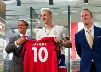 Trailer Vyšehrad Dvje hlásí návrat fotbalové laviny Laviho s tváří Jakuba Štáfka