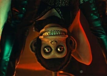 Recenze: Opice není ani tak horor jako krvavá komedie s přehlídkou bizarních vražd