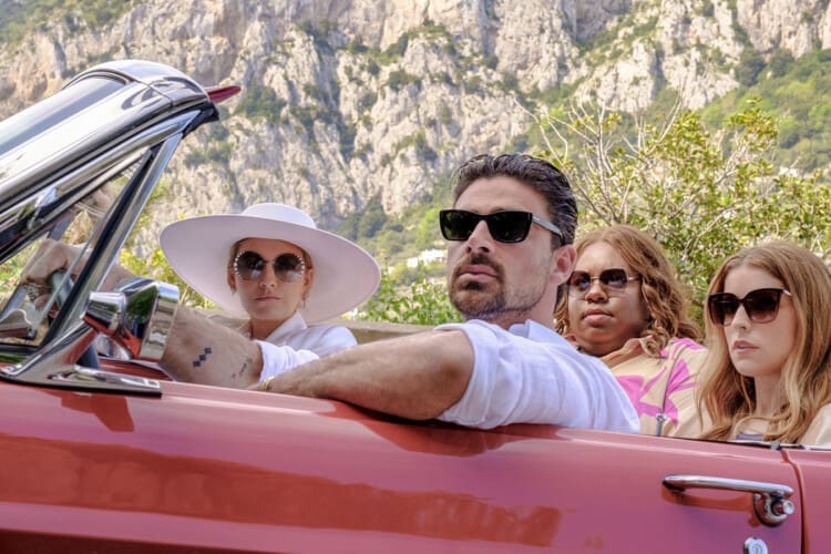 Další nebezpečná laskavost (2025)