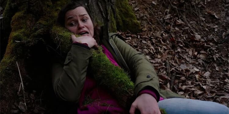 Recenze Kořenový vězeň: Bába pod kořenem a další české virální legendy ožívají v céčkové parodii, kterou prostě chcete vidět