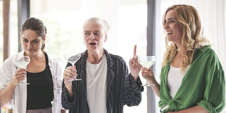 Recenze Pod parou: Film se hodně drží originálu, ale pro českého diváka je přístupnější