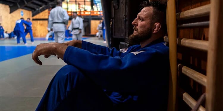 Recenze: Jemný rváč je inspirací, kronikou i poctou, a to bez honění ega