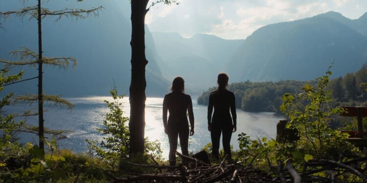 Na druhé straně léta (2025)