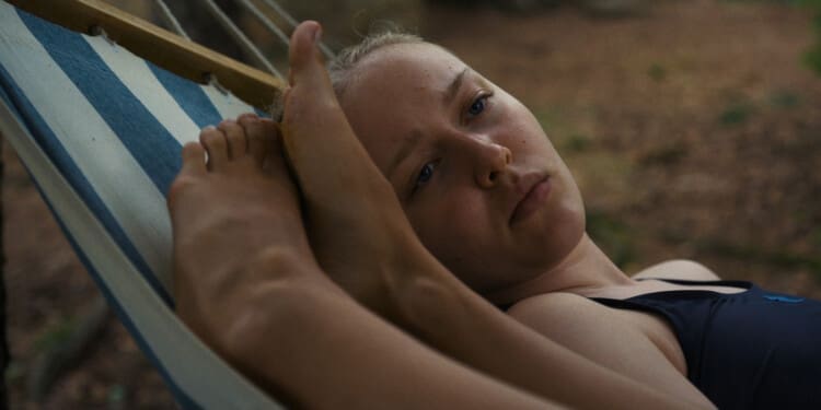 Na druhé straně léta (2025)