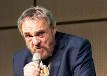 Trpaslík Gimli, herec John Rhys-Davies, bude opět k vidění v Praze