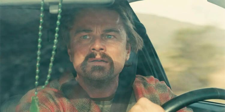 Recenze Jedna bitva za druhou: Téměř tříhodinový thriller Paula Thomase Andersona nejvíc těží z hereckých výkonů a okatých politických narážek