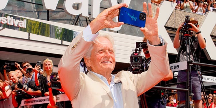 Narozeniny v Hollywoodu: Kdo září v září? Keanu, Zendaya i Charlie!