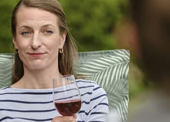 Recenze Něco za něco: Konverzační komedie zkoumající hranice vztahů zanechá překvapivě silný dojem 