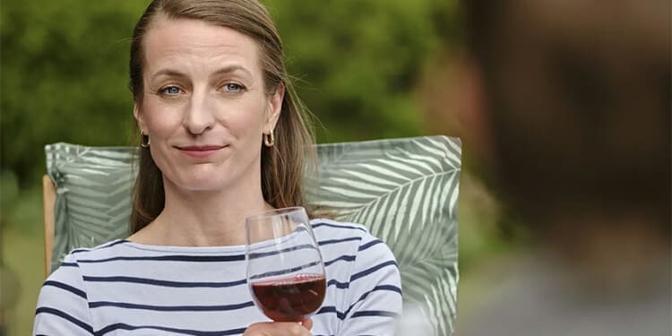 Recenze Něco za něco: Konverzační komedie zkoumající hranice vztahů zanechá překvapivě silný dojem 