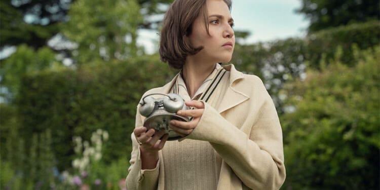 Filmové události #45/25: Paddington na divadelních prknech, Noční recepční je zpátky