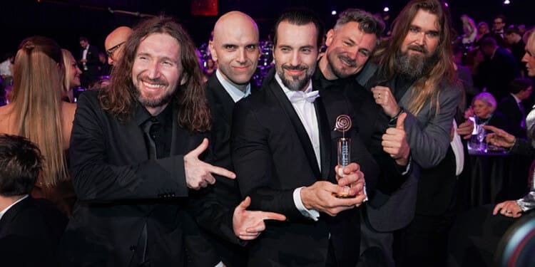 Český slavík 2025: Zlatého slavíka si odnesli dojatý Václav Noid Bárta, Ewa Farna, skupina Kabát a Calin