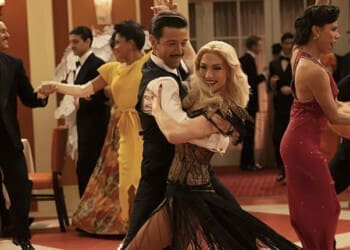 Recenze: Polibek pavoučí ženy mísí drsnou realitu s fantaskním muzikálem