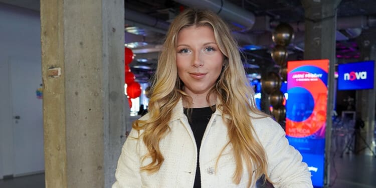 Bachelor Česko opustila Kristýna Slavíková, která promluvila o ceremoniálu růží, šatech či dívkách