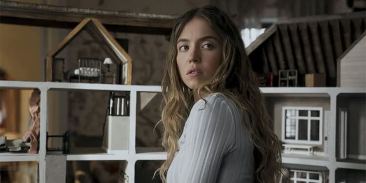 Recenze Pomocnice: Když konečně přijde zvrat, jsme už téměř znudění k smrti