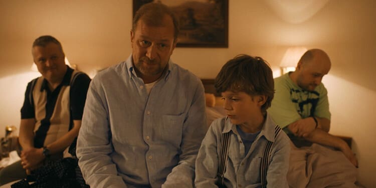 Recenze Šviháci: Film, ze kterého po zhlédnutí zůstane v puse nepříjemná pachuť